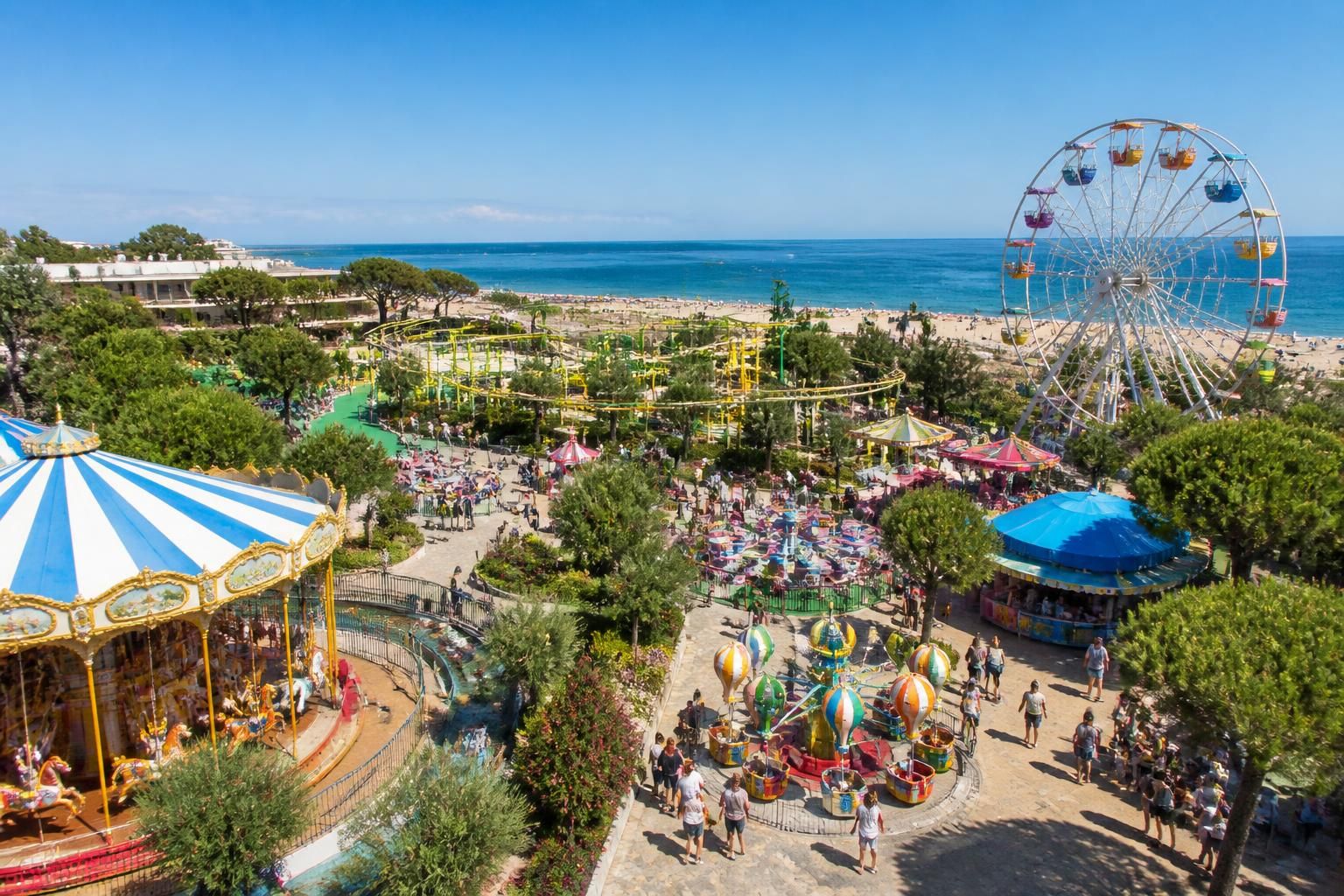 découvrez fabrikus world à europark vias plage : avis, attractions incontournables et conseils pratiques pour profiter pleinement de votre visite en famille ou entre amis.