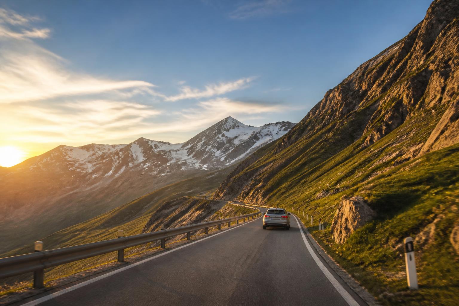 découvrez le sens recommandé pour conduire la grossglockner hochalpenstrasse, une route alpine emblématique offrant des panoramas spectaculaires et une expérience de conduite inoubliable.