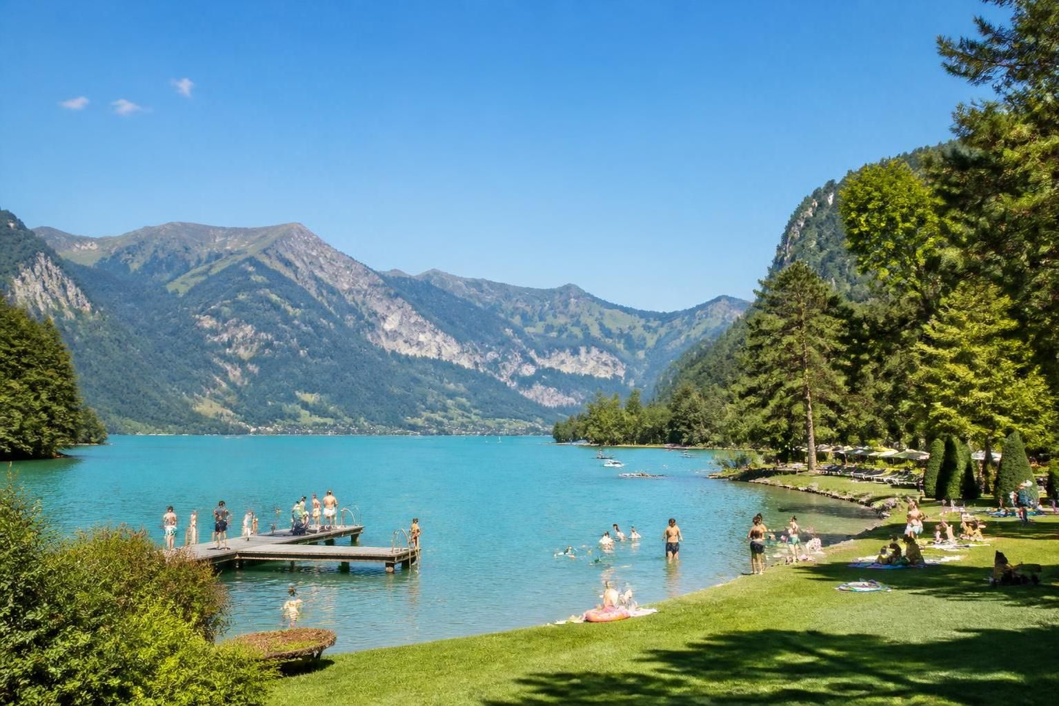 découvrez le top 5 des lacs suisses où la baignade est vraiment agréable, ainsi que 3 lacs à éviter pour profiter au mieux de vos baignades en suisse.