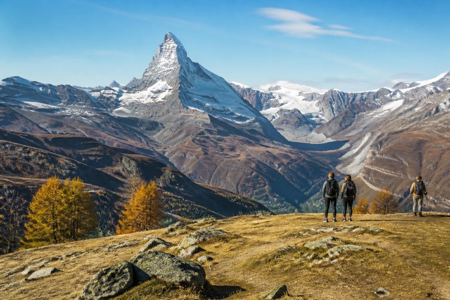 découvrez pourquoi admirer le cervin depuis riffelberg offre une vue exceptionnelle et unique, surpassant celle depuis zermatt, pour une expérience inoubliable en montagne.