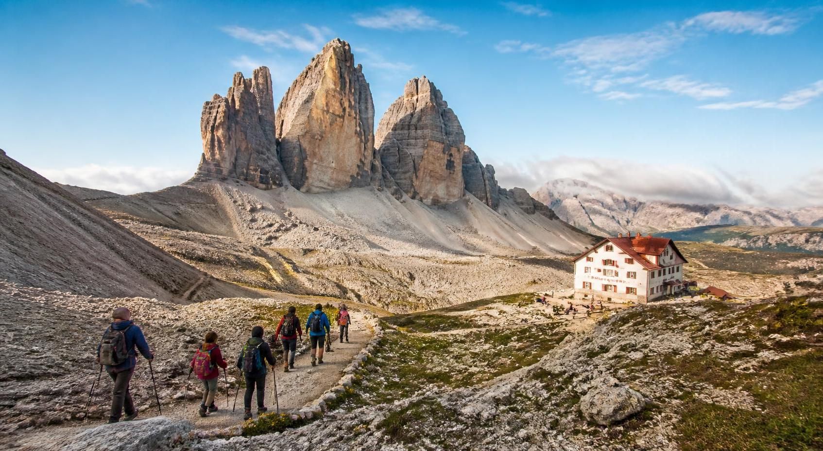découvrez les 4 façons d'accéder aux tre cime di lavaredo et pourquoi une seule méthode se démarque vraiment pour profiter pleinement de ce site emblématique.